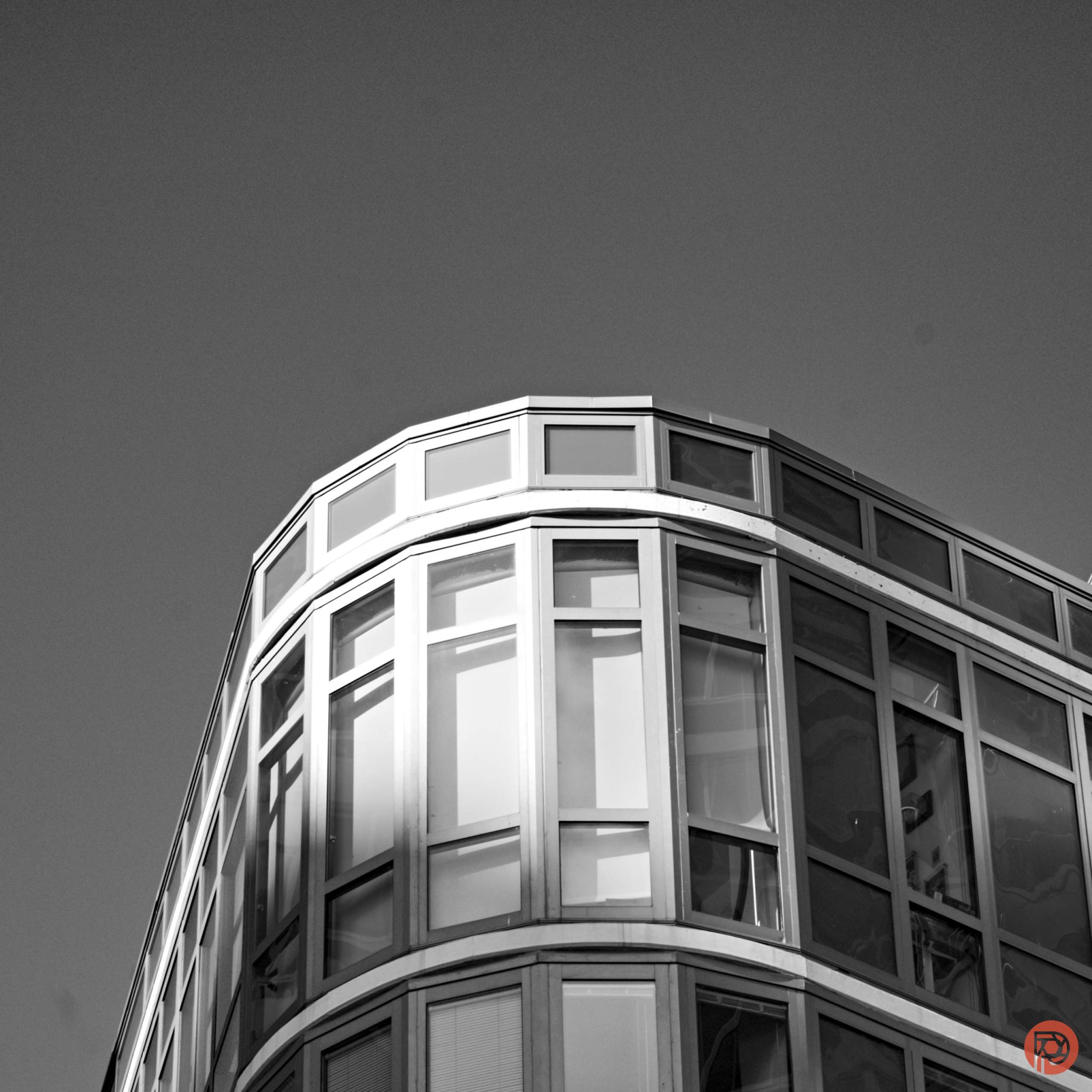 تسلط بر هنر عکاسی سیاه‌وسفید شهری؛ هندسه پنهان در خیابان‌ها
