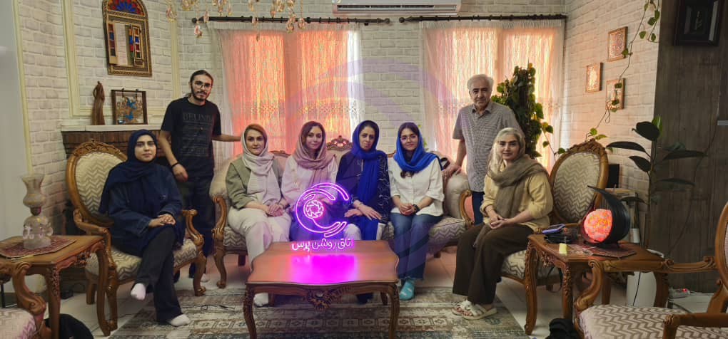 نشست صمیمانه تحریریه «اتاق روشن پرس» با مدیرمسئول و سردبیر برگزار شد