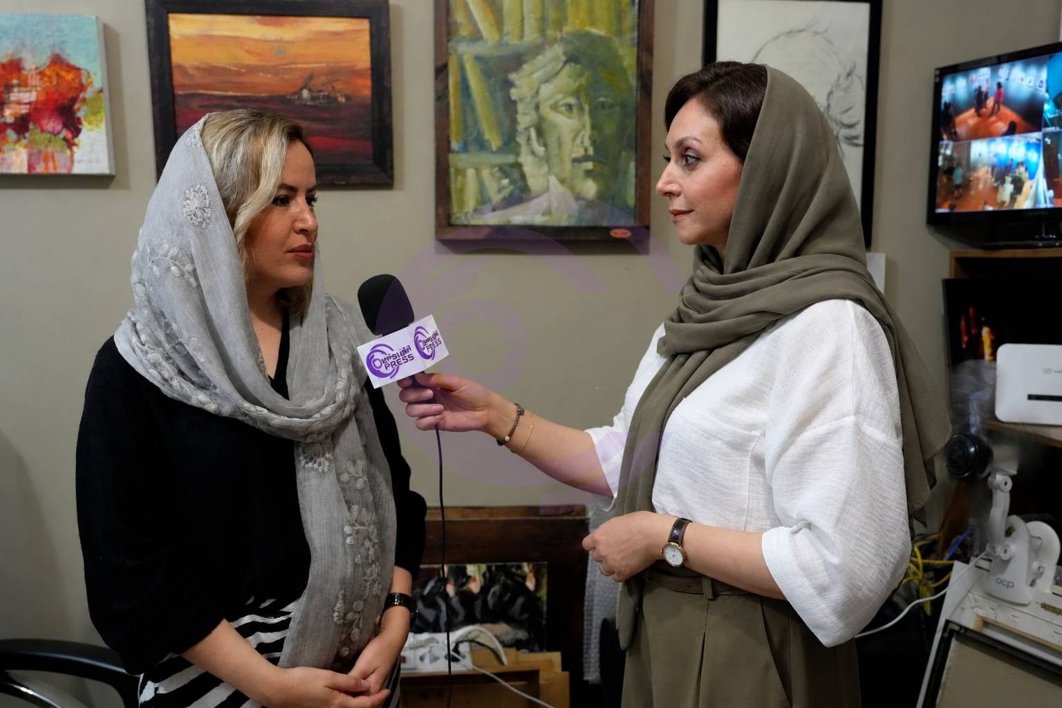 نمایشگاه نقاشی آبی آبی است؛ روایت خلوت و مراقبه در گالری خانه دوست