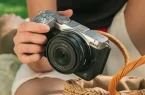 چرا دوربین نیکون Z5IIc لزوماً برای شما ساخته نشده است؟ درک فلسفه طراحی دوربین‌های بدون منظره‌یاب